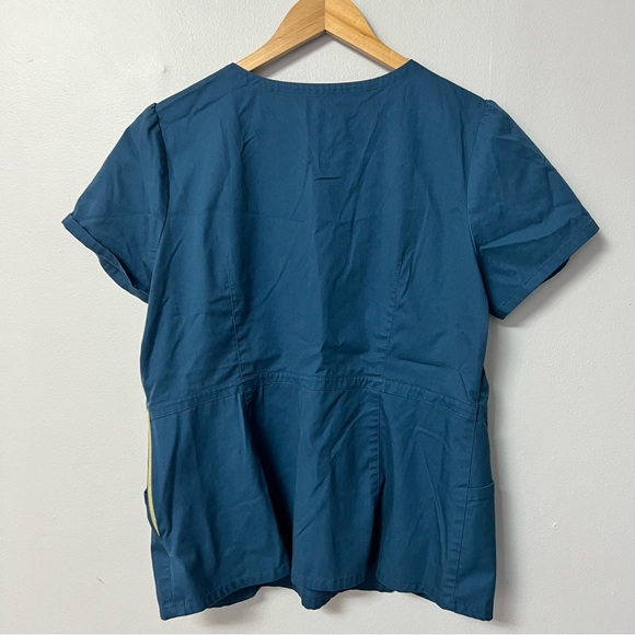 Aqua Jaanuu scrub top fitted size large - Picture 6 of 6